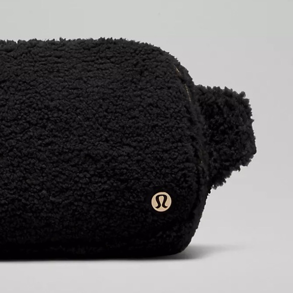 NWT Lululemon Black Fleece 2L Belt Bag with Gold Hardware, Sold Out!! 😍 - Picture 7 of 11